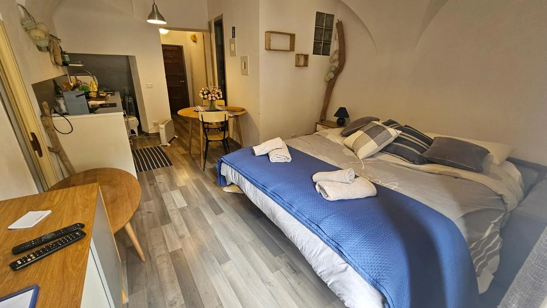 Casa Gianna, Bellissimo Monolocale Nel Centro Storico De Badalucco, 10Km Dal Mare Apartment Italy