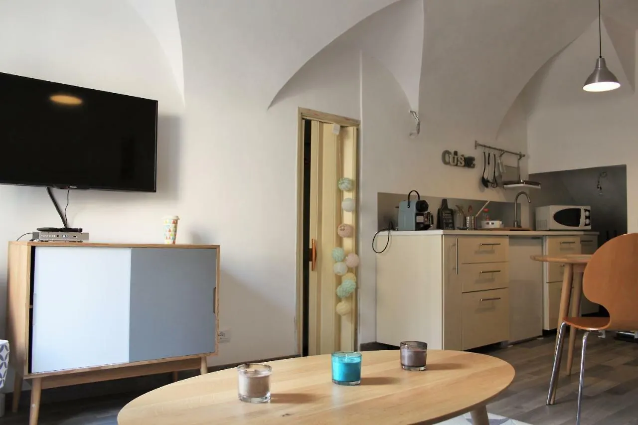 Casa Gianna, Bellissimo Monolocale Nel Centro Storico De Badalucco, 10Km Dal Mare Apartment